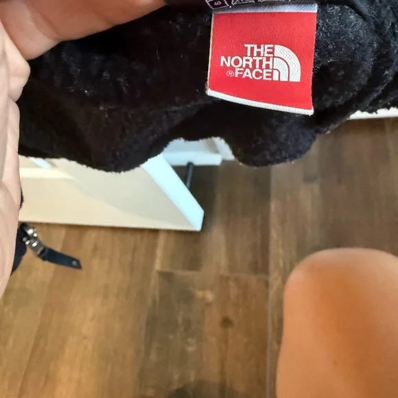 The North Face Classic Black Zip-Up Jacket - Picture 7 of 10